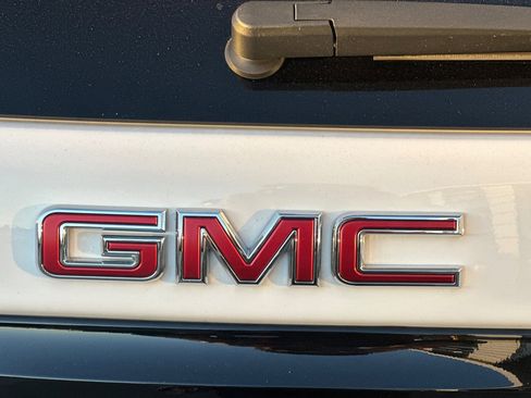 Used 2024 GMC Terrain SLE w/ Elevation Edition image 37