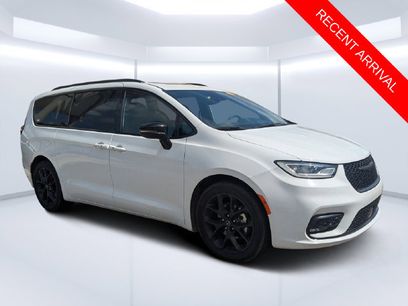 Used 2025 Chrysler Pacifica Limited