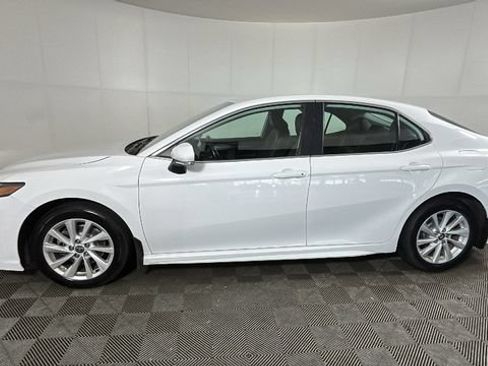 Used 2024 Toyota Camry SE FWD image 5