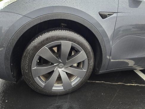 Used 2020 Tesla Model Y Long Range image 11