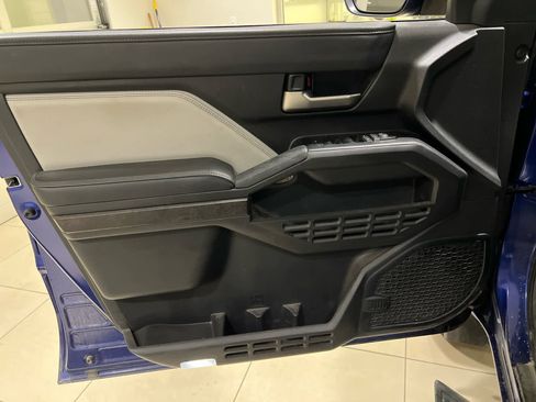 Used 2024 Toyota Tacoma Limited w/ Limited Package (LT) image 3