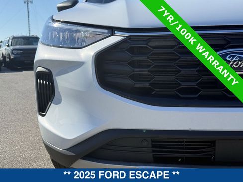 Certified 2025 Ford Escape ST-Line w/ Tech Pack #1 image 9