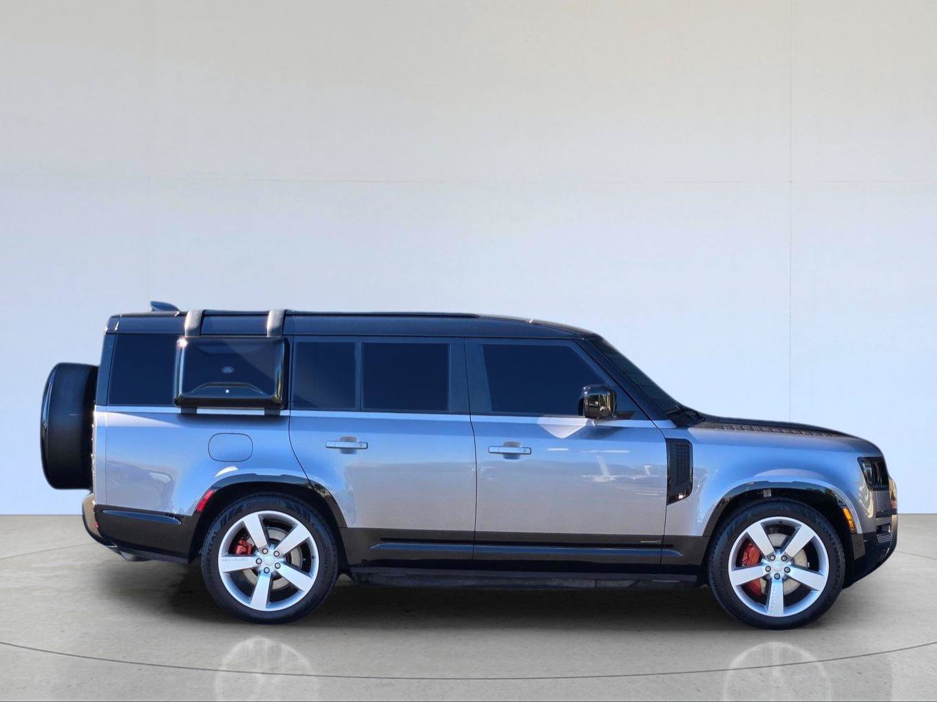 Used 2024 Land Rover Defender 130 X AWD/4WD image 7