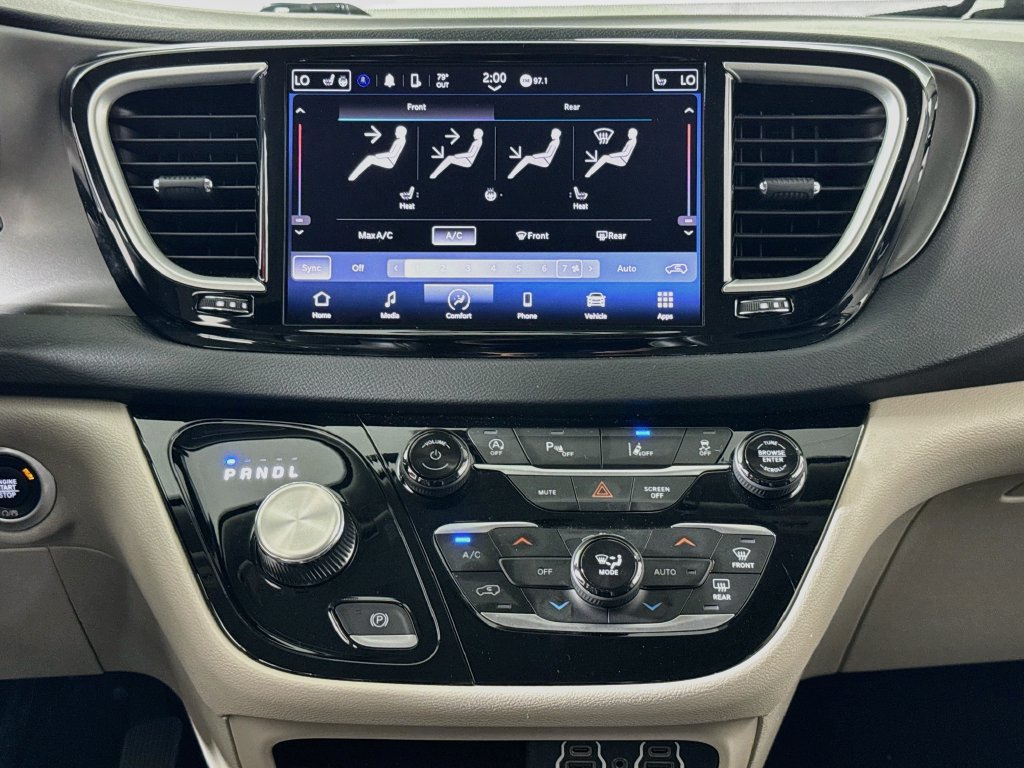 Used 2024 Chrysler Pacifica Touring-L FWD image 15
