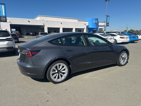 Used 2023 Tesla Model 3 Standard Range image 3