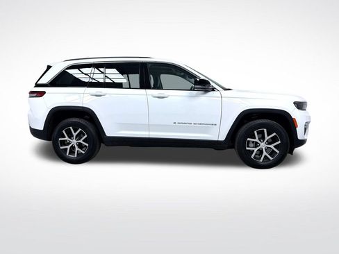 Used 2023 Jeep Grand Cherokee Limited AWD/4WD image 2