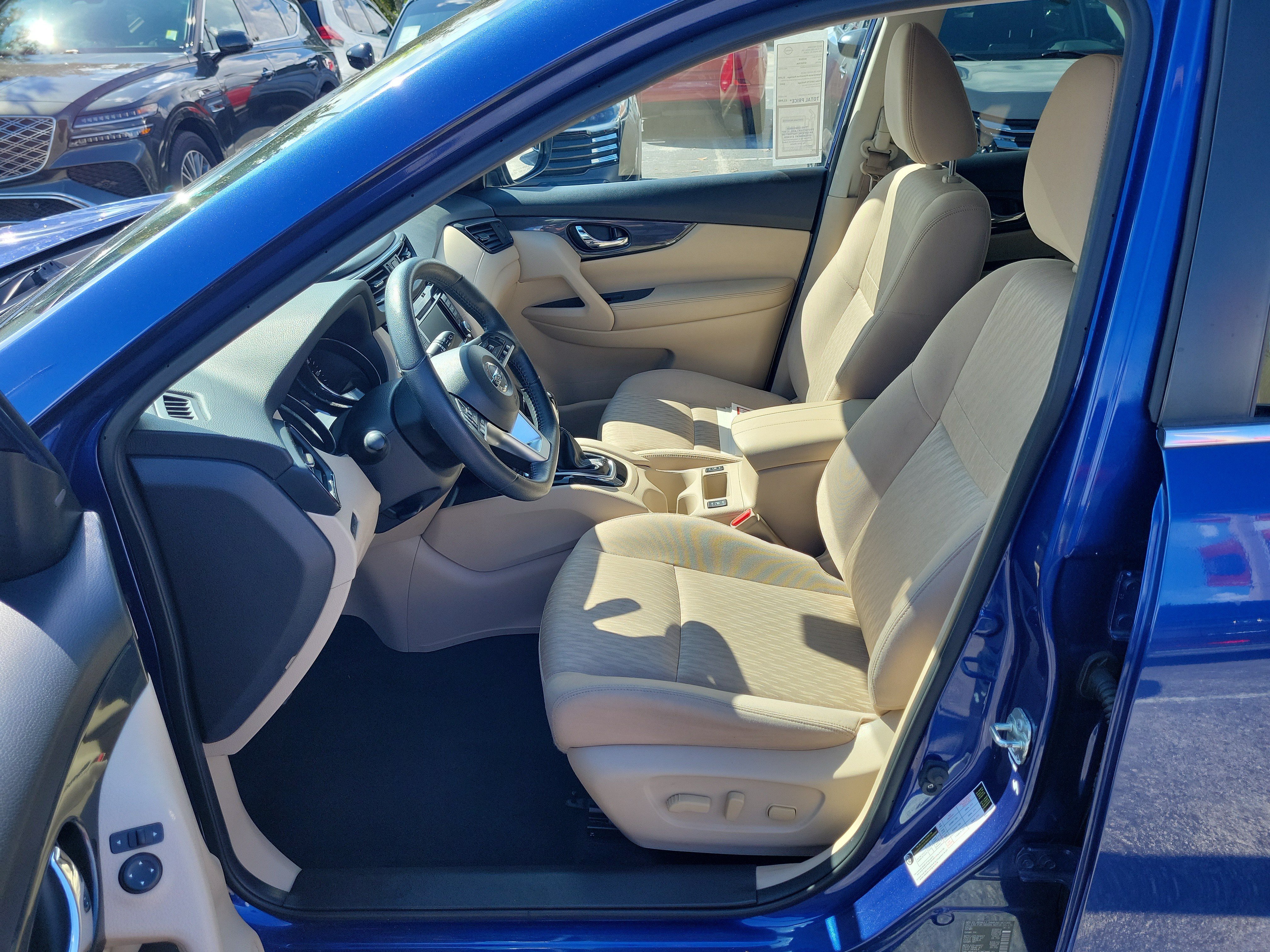 Certified 2020 Nissan Rogue SV FWD image 15