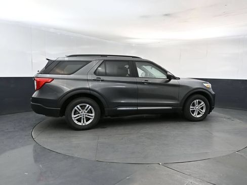 Used 2020 Ford Explorer XLT w/ Equipment Group 202A AWD/4WD image 6