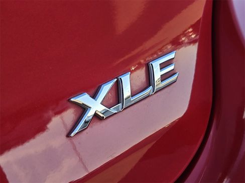 Used 2015 Toyota Venza XLE image 16