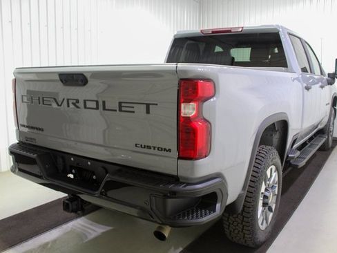 Used 2024 Chevrolet Silverado 2500 Custom w/ Custom Value Package image 6
