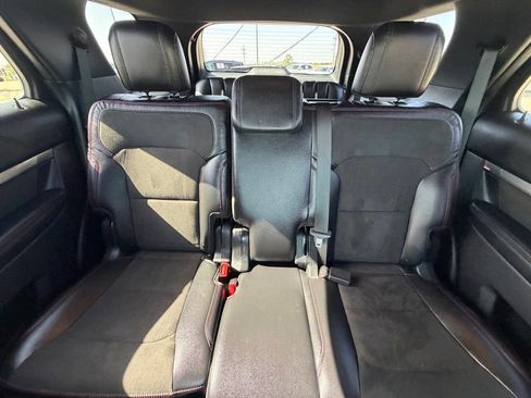 Used 2019 Ford Explorer XLT w/ Equipment Group 202A AWD/4WD image 22