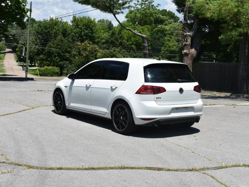 Used 2017 Volkswagen GTI SE FWD image 3