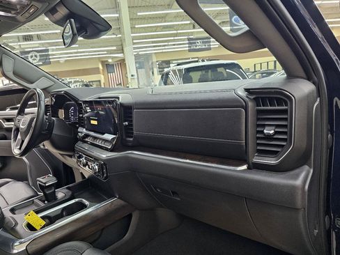 Used 2023 GMC Sierra 1500 SLT AWD/4WD image 22
