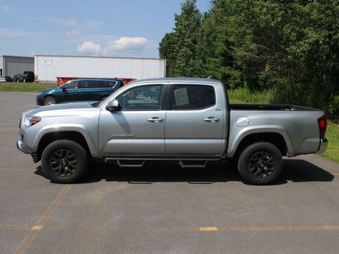 Used 2023 Toyota Tacoma SR5 AWD/4WD image 5