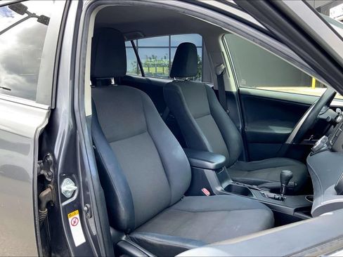 Used 2015 Toyota RAV4 LE AWD/4WD image 7
