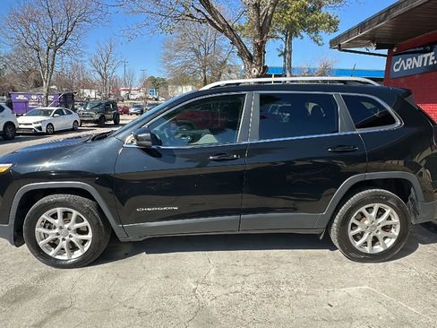 Used 2017 Jeep Cherokee Latitude w/ Safety/Convenience Group image 2