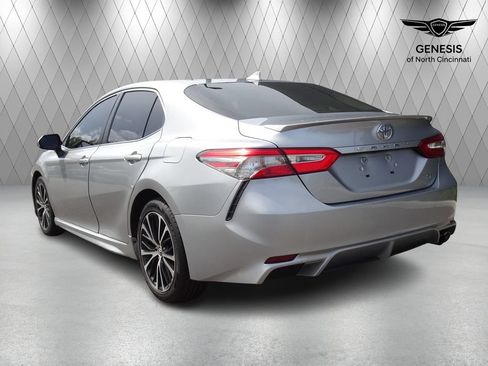 Used 2019 Toyota Camry SE FWD image 3