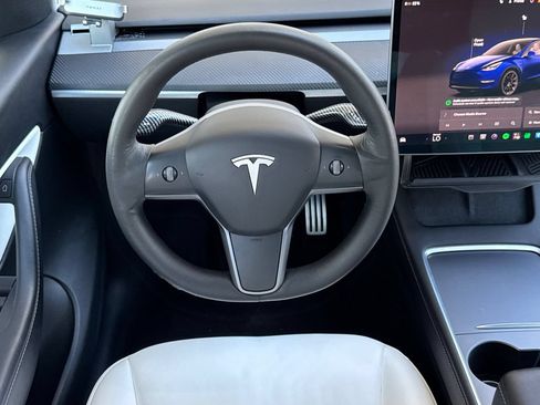 Used 2022 Tesla Model Y Performance AWD/4WD image 15