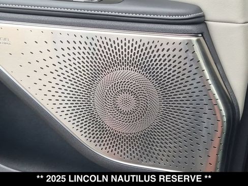 Used 2025 Lincoln Nautilus Reserve AWD/4WD image 24