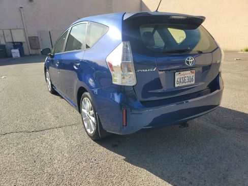 Used 2012 Toyota Prius V Five image 8