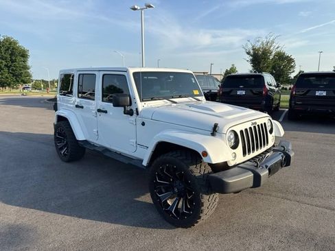 Used 2018 Jeep Wrangler Unlimited Sahara AWD/4WD image 1