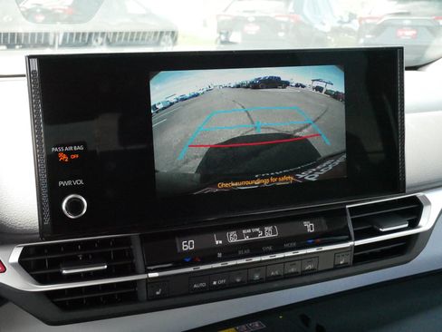 Used 2025 Toyota Sienna XLE w/ XLE Plus Package AWD/4WD image 31