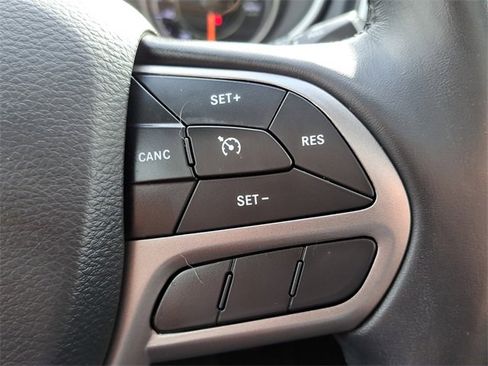 Used 2020 Jeep Cherokee Limited image 26