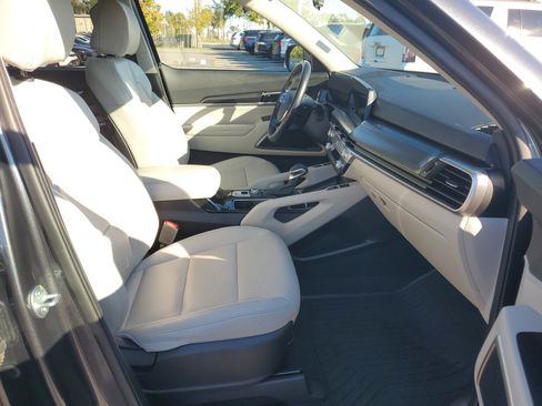 Certified 2024 Kia Telluride S w/ S Sunroof Package image 7