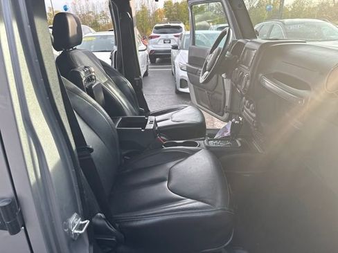 Used 2018 Jeep Wrangler Unlimited Sahara image 29