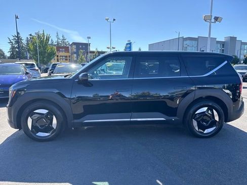 Certified 2024 Kia EV9 Light Long Range RWD image 9