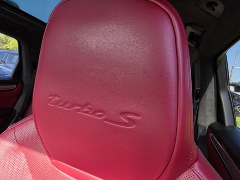 Used 2021 Porsche Cayenne Turbo S image 12