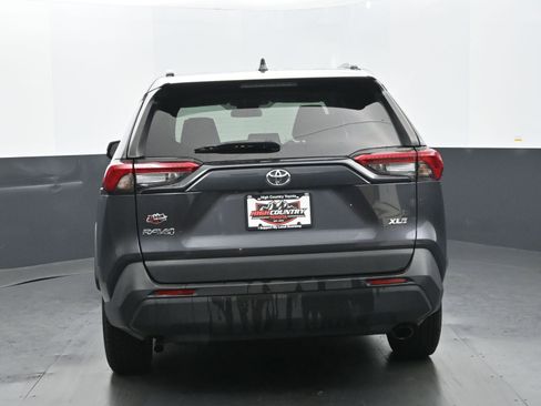 Used 2022 Toyota RAV4 XLE image 5