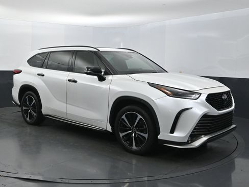 Used 2022 Toyota Highlander XSE image 7