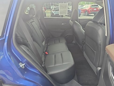 Used 2022 Nissan Rogue SL w/ SL Premium Package image 9