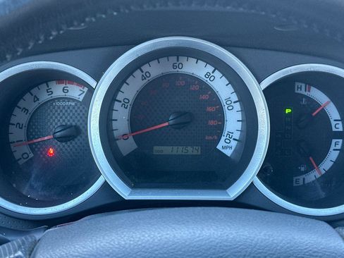 Used 2013 Toyota Tacoma 4x4 Double Cab w/ TRD Off-Road Pkg image 25