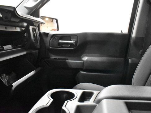 Used 2019 Chevrolet Silverado 1500 Custom w/ Custom Value Package AWD/4WD image 16