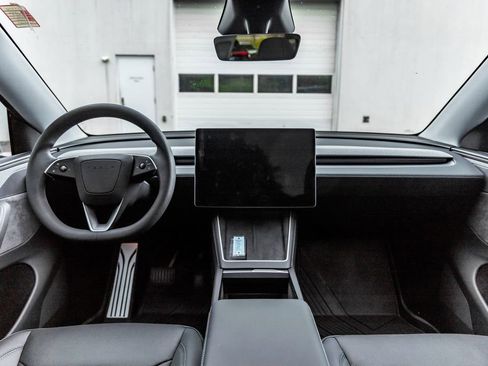 Used 2026 Tesla Model Y AWD image 26