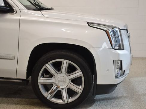 Used 2017 Cadillac Escalade ESV Premium Luxury AWD/4WD image 13