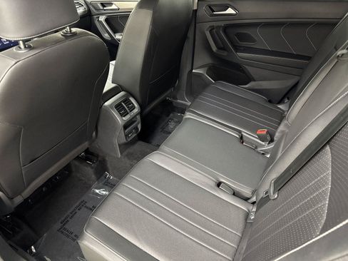 Used 2023 Volkswagen Tiguan SE w/ Panoramic Sunroof Package FWD image 11