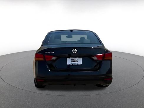 Used 2025 Nissan Altima 2.5 SV FWD image 12