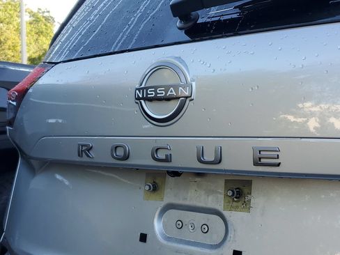 Used 2025 Nissan Rogue SV FWD image 6