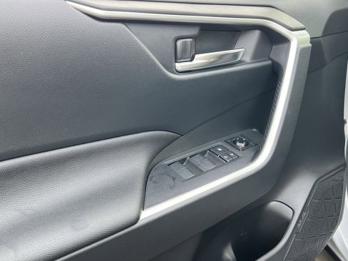 Used 2021 Toyota RAV4 XLE image 15