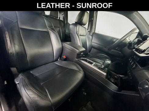Used 2018 Toyota Tacoma TRD Sport AWD/4WD image 30