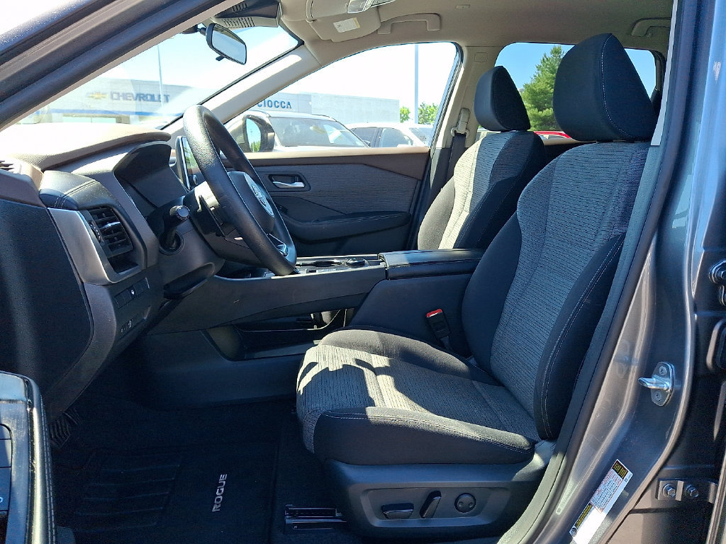 Used 2023 Nissan Rogue SV AWD/4WD image 16
