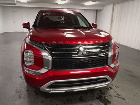 Used 2024 Mitsubishi Outlander SEL image 3