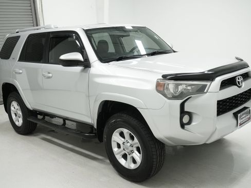 Used 2014 Toyota 4Runner SR5 image 3