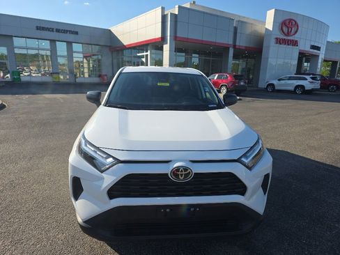 Used 2024 Toyota RAV4 LE AWD/4WD image 2