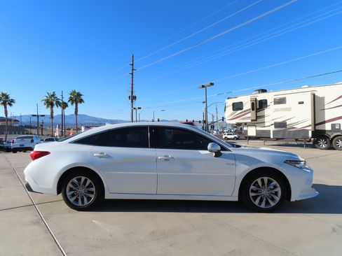 Used 2021 Toyota Avalon XLE image 9