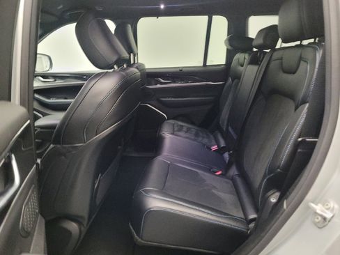 Used 2022 Jeep Grand Cherokee Trailhawk w/ Luxury Tech Group III AWD/4WD image 18