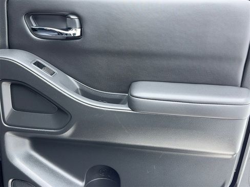 Used 2023 Nissan Frontier SV w/ SV Convenience Package image 51